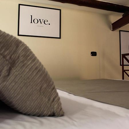 Pedamentina Pulcinella Loft Apartment เนเปิลส์ ภายนอก รูปภาพ